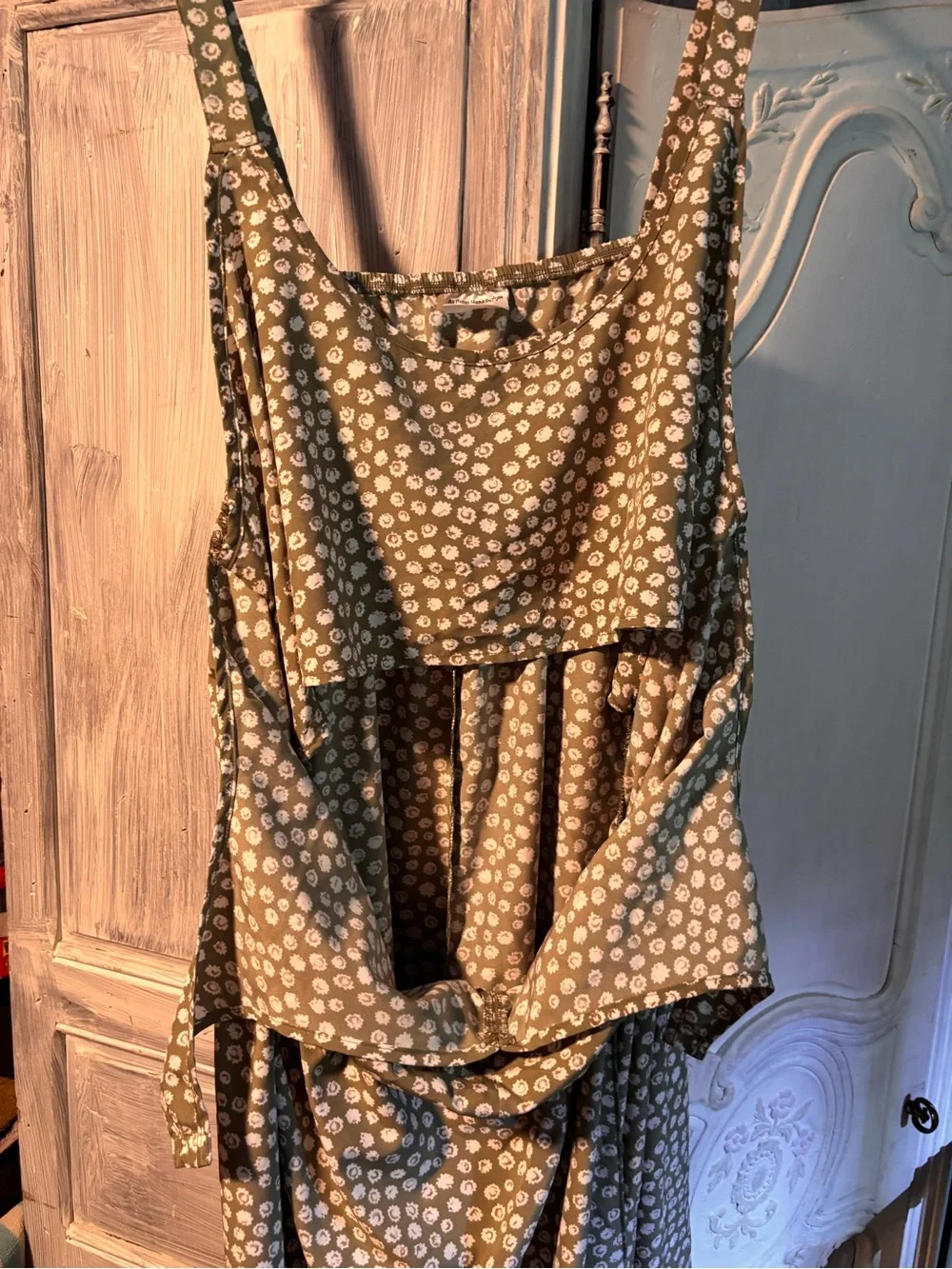 Women’s breastfeeding Maxi Dress in Olive Green Daisy Print - Picture 5 of 6
